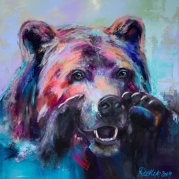 Der Kopf eines Bären mit erhobenen Tatzen in blau und rot Tönen