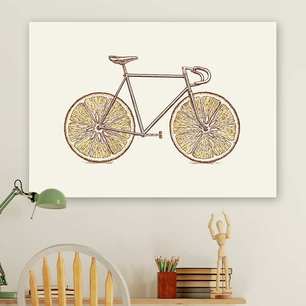 Ein Fahrrad mit Grapefruitscheiben als Räder in einem Raummilieu