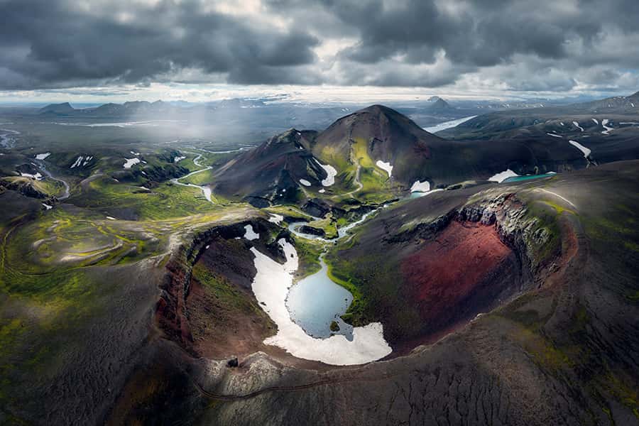 Der kleine Kratersee Raudibotn auf Island