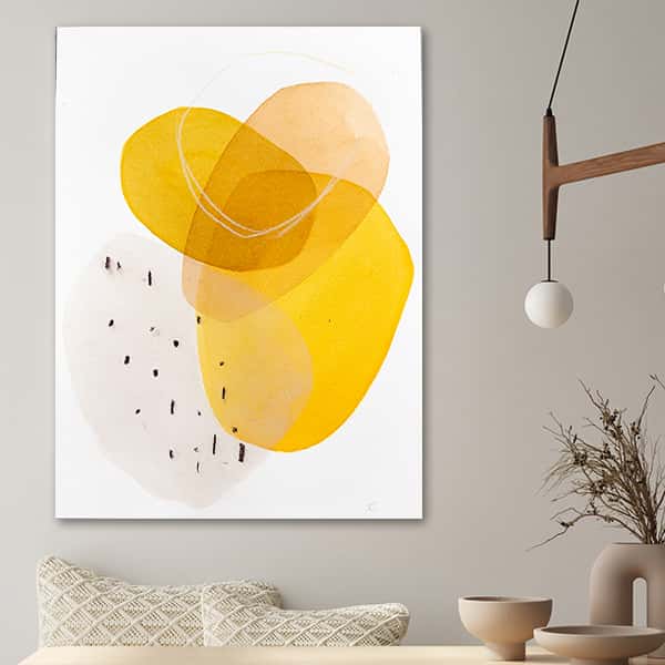 Runde Ovale Formen gelben Farben auf weißem Hintergrund in einem Raummilieu
