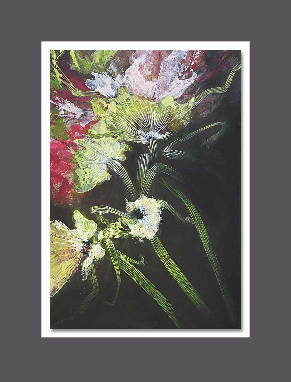abstrakte Blumen mit dunklem Hintergrund in einem anthrazit Passepartout 1