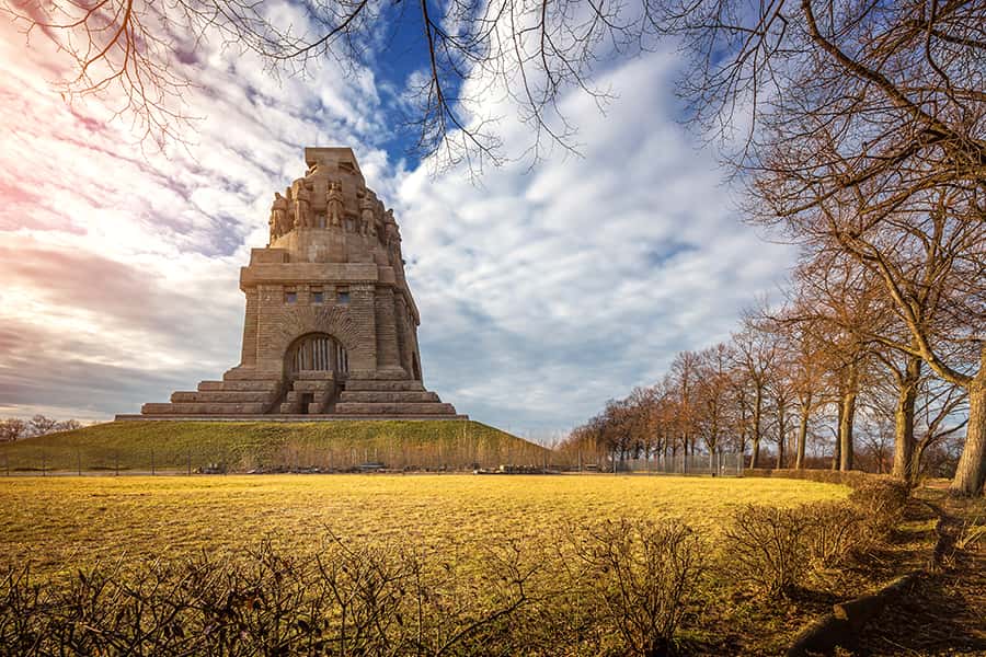 Ein Bild vom Völkerschlachtdenkmal in Leipzig bei Sonnenschein