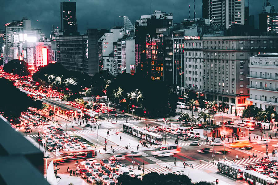 Blick auf eine Kreuzung in Buenos Aires in Argentinien