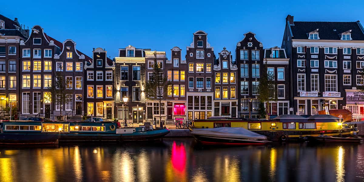 Der Blick auf das Rotlichtviertel von Amsterdam