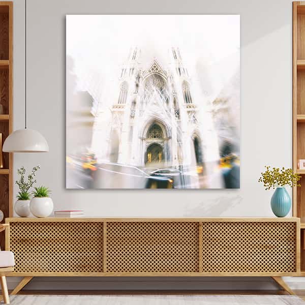 Die St. Patricks Cathedral in Manhattan in einem Raummilieu