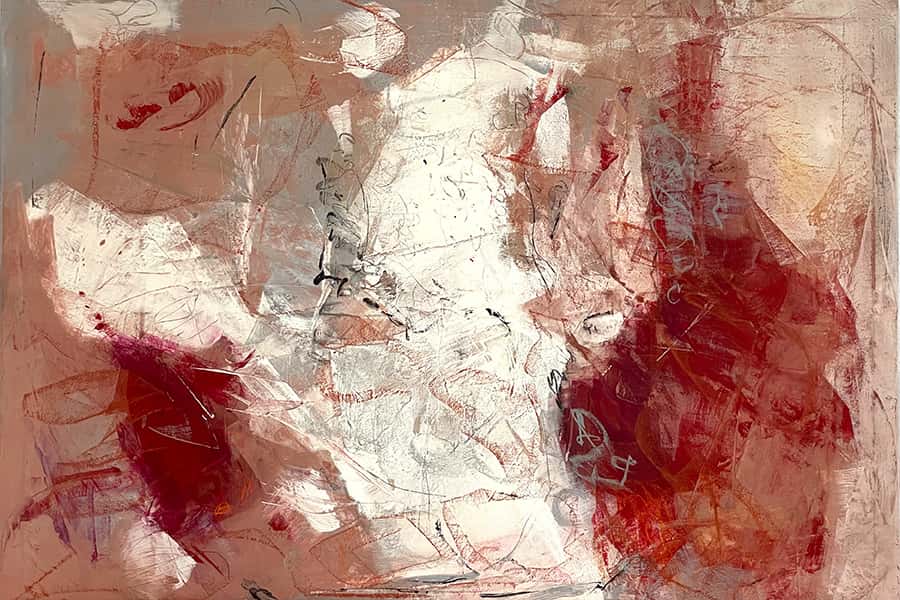 Abstrakte Malerei der Farben rot, pink, weiß und grau mit schwarzen Klecksen