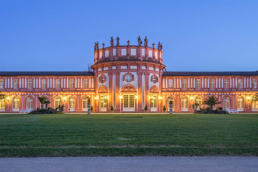 Ein Blick auf das Schloss Biebrich in Wiesbaden