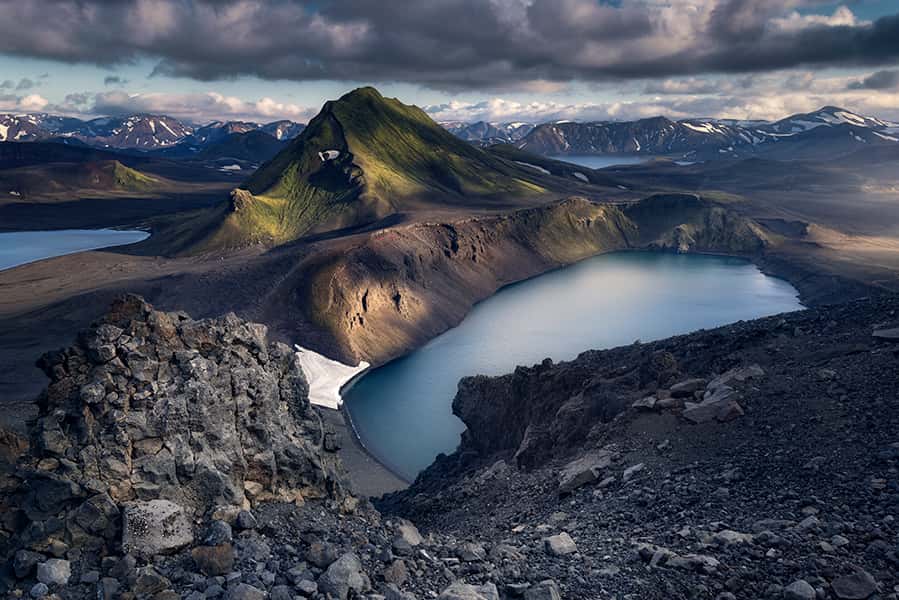 Der Blick auf einen Krater See auf Island