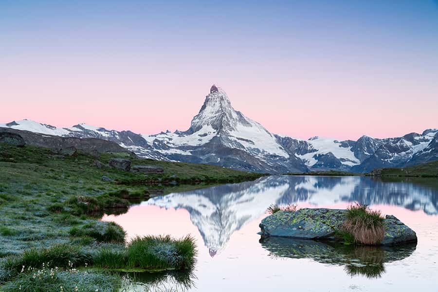 Das Matterhorn, welches in den Walliser Alpen gelegen ist 