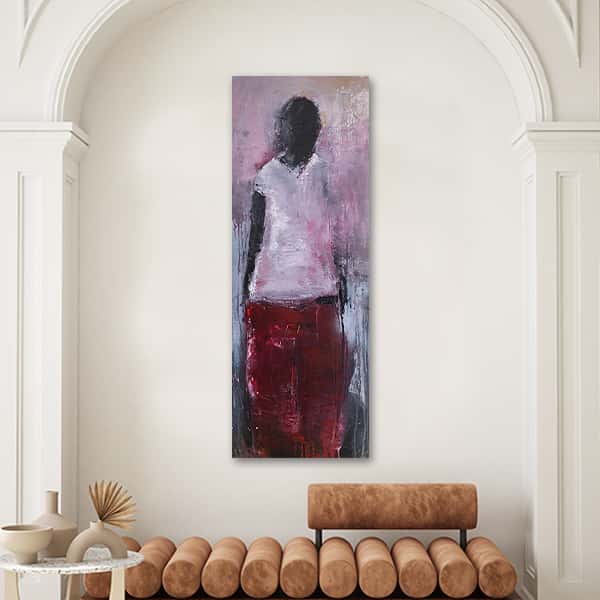 Eine abstrakte Malerei von einer Person auf pink gepunkteten Hintergrund in einem Raummilieu