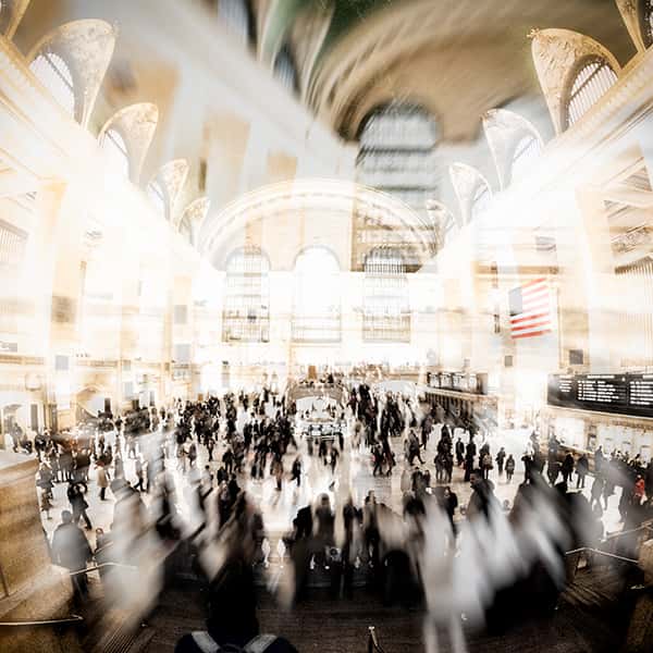 Eine Menschenscharr in der Grand Central Station in Manhattan