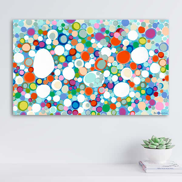 Ein Abstraktes Gemälde von bunten Punkten in verschiedenen Größen in einem Raummilieu